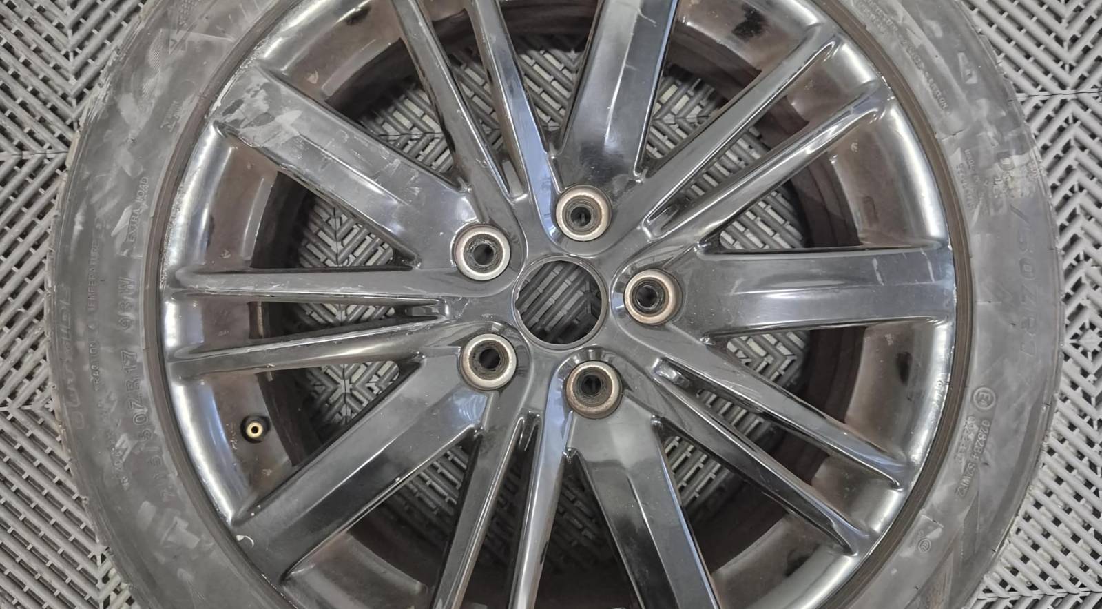 Lustrage de jante alu incluant nettoyage en profondeur et polissage professionnel à Aix-en-Provence 13100