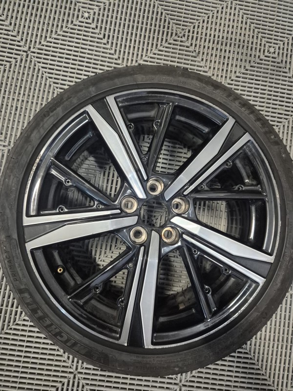 Réparer une jante alu vernis teintée de Peugeot 308 sans remplacer à Gémenos et Marseille