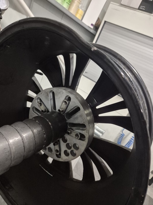 Réparation de jante tordue côté intérieur à Gémenos près de Marseille