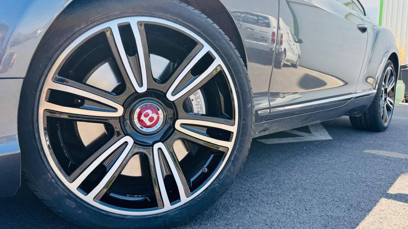Réparation et laquage de jantes aluminium Bentley avec vernis spécial alu à Gémenos près de Marseille