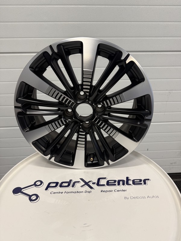 Réparer une jante alu bi-ton de Peugeot à Vitrolles avec PDRX CENTER