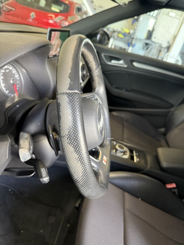 Réparation de volant abîmé sur Audi avec PDRX CENTER à Gémenos près de Marseille