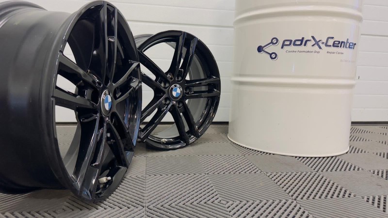 Rénover une jante BMW M noir brillant abîmée à Marseille : comme neuve grâce à PDRX CENTER