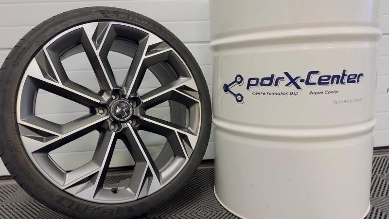 Remise à neuf d’une jante de DS d’un client à La Destrousse près d’Aix-en-Provence