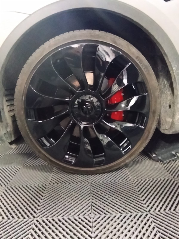 Réparation de jantes Tesla éraflées à Gémenos et Marseille