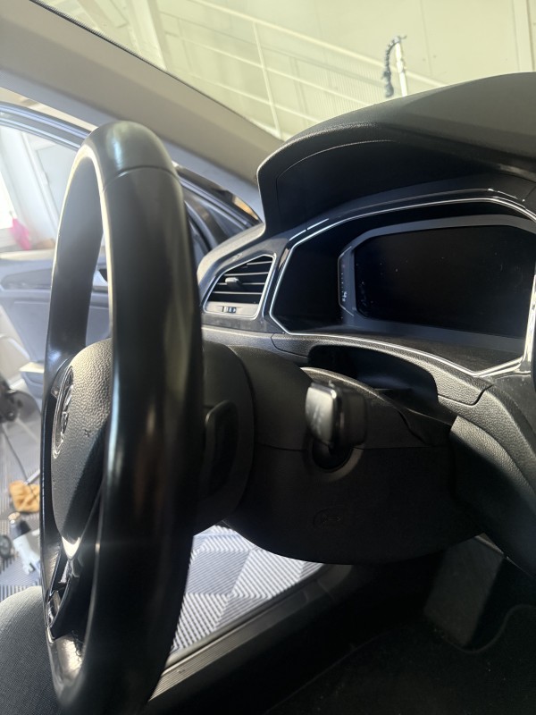 Restaurer un volant en cuir usé sur Volkswagen Polo à Marseille (13) avec PDRX CENTER