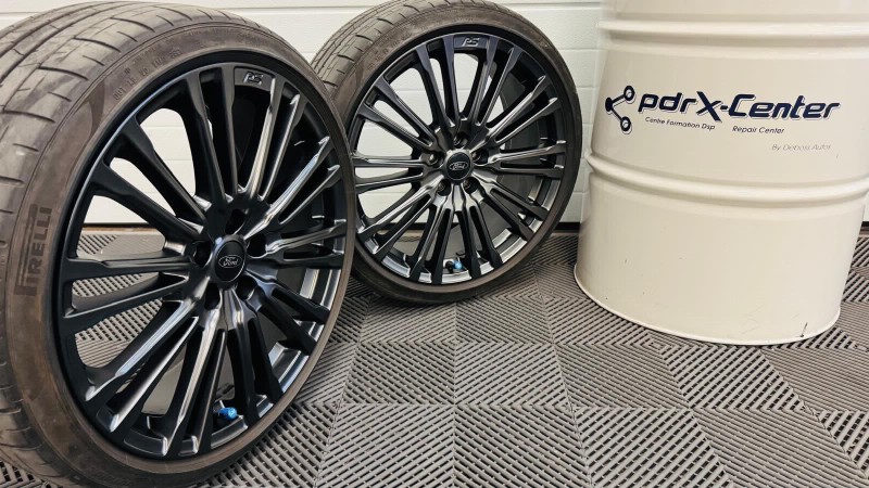 Réparer une jante Ford Gris Alu Bleuté avec précision à Gémenos et Marseille