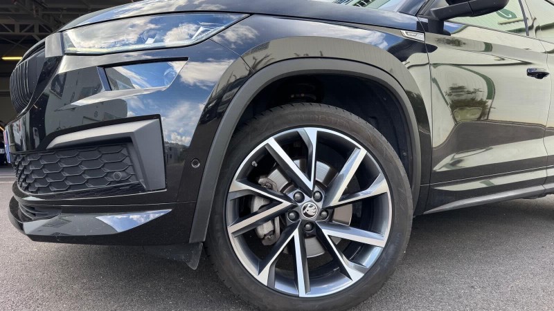 Rénover une jante de Skoda par usinage diamant pour un rendu comme neuf à Gémenos et Marseille