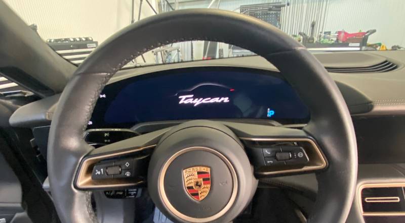 Réparation d’un volant d’une porsche taycan d’un client de Marseille