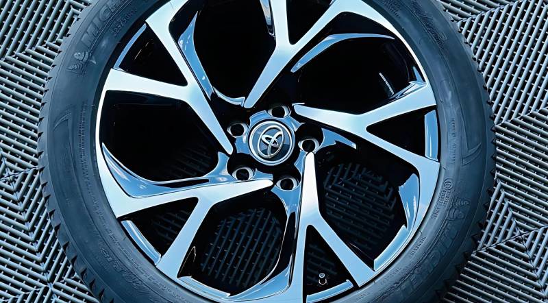 Jante alu bi-ton Toyota après réparation et laque anti-UV