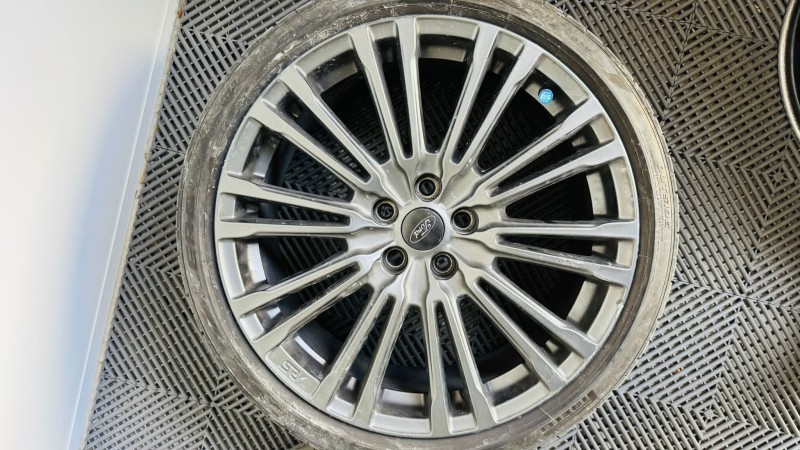 Réparer une jante Ford Gris Alu Bleuté avec précision à Gémenos et Marseille