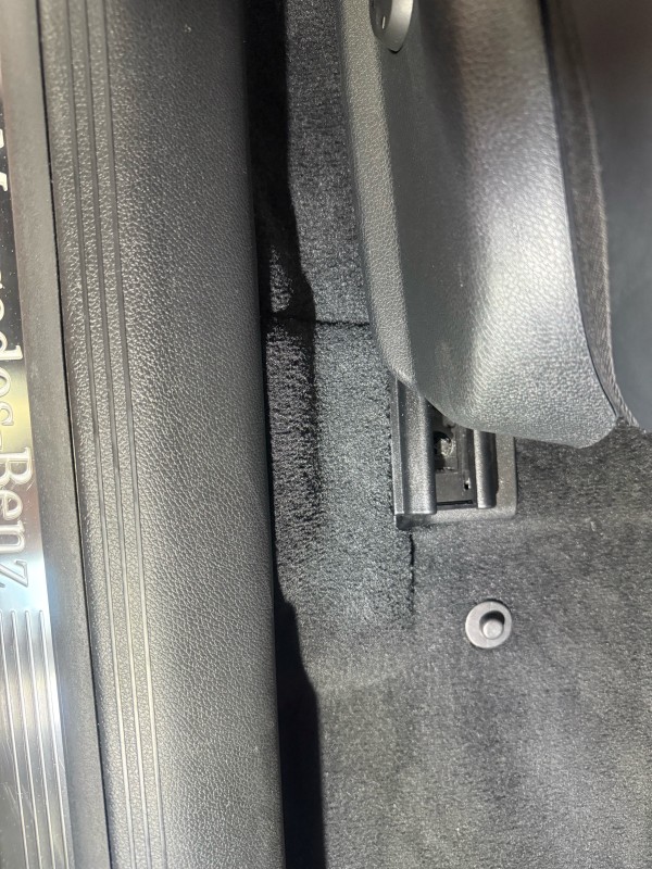 Réparation de brûlure de cigarette sur moquette de Mercedes à Marseille et Gémenos