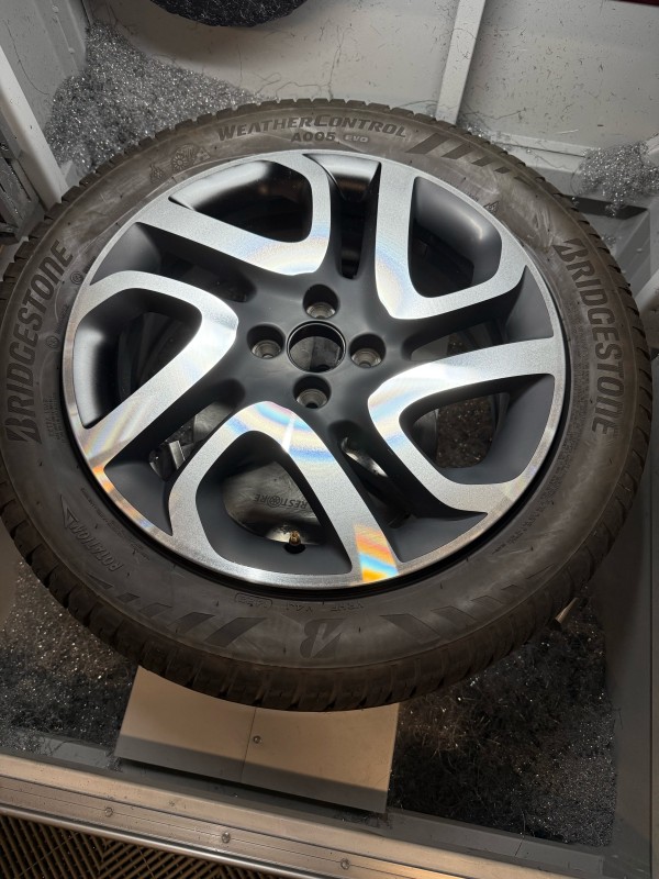 Rénovation comme neuve d’une jante de Clio ultra rayée à Marseille et Gémenos