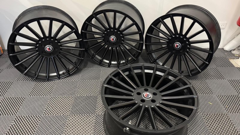 Réparation de jante Alpina sur BMW X5 : réfection en noir satin à Gémenos et Marseille