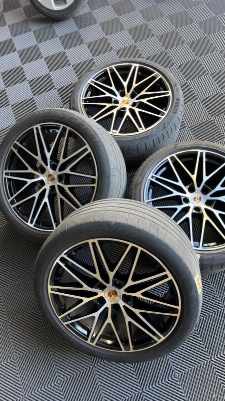 Réparation et réusinage de 4 jantes alu Porsche Cayenne comme neuves à Gémenos près de Marseille