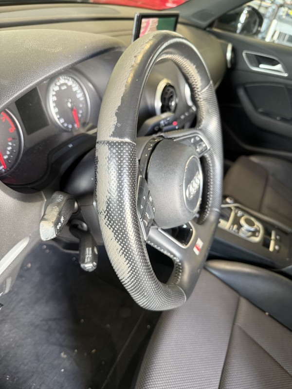 Réparation de volant abîmé sur Audi avec PDRX CENTER à Gémenos près de Marseille