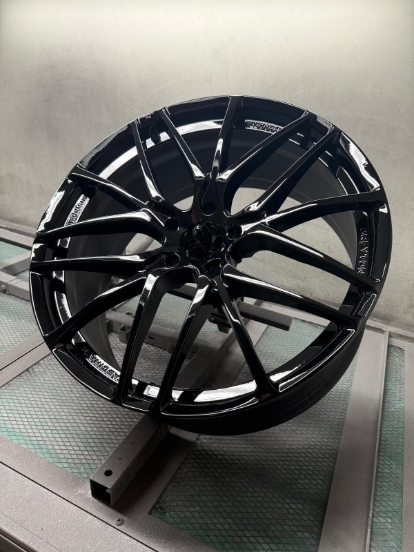 Réparation de jante alu BMW M3 avec redressage et peinture à Marseille et Gémenos